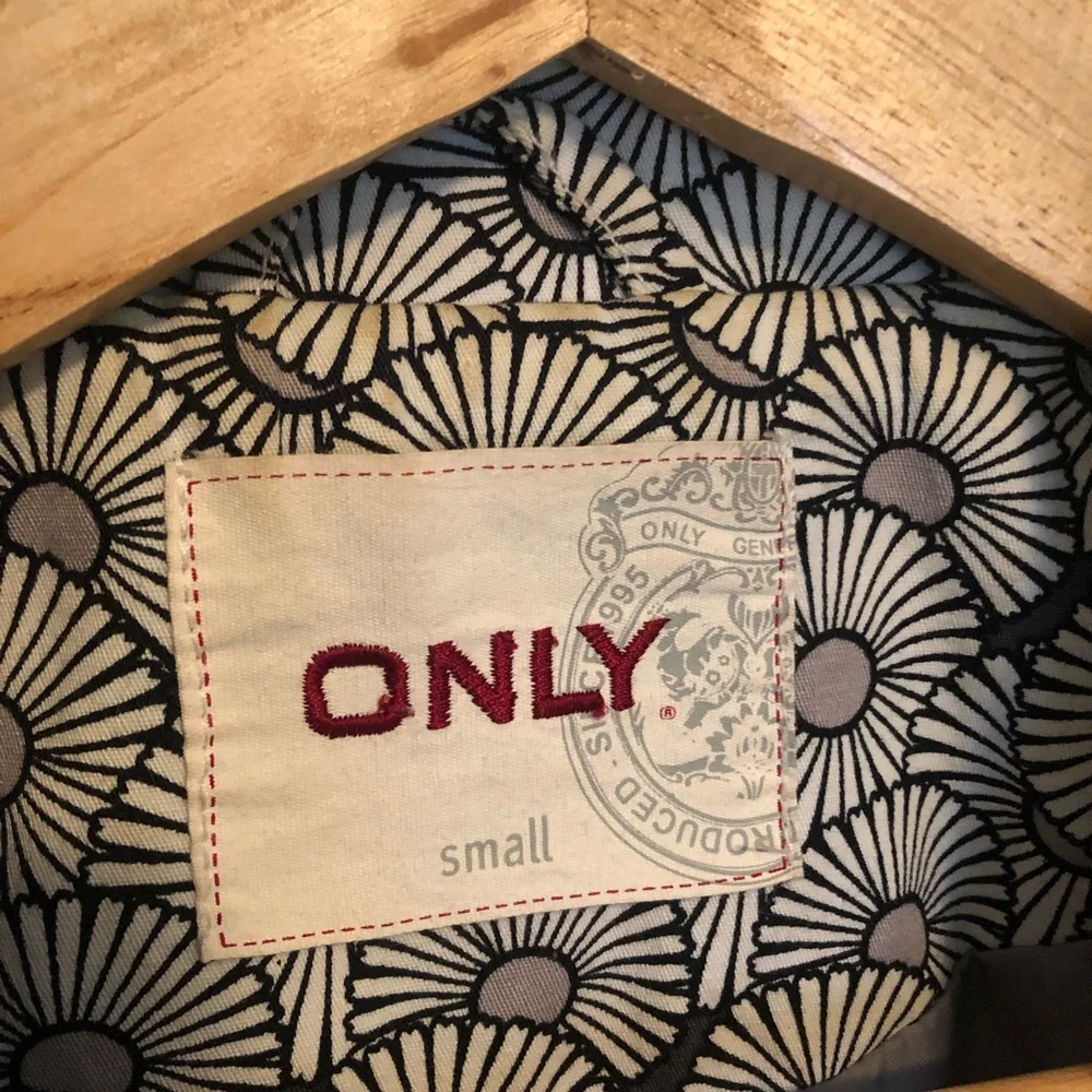 Spring Coat Small Only - Picture 3 of 7